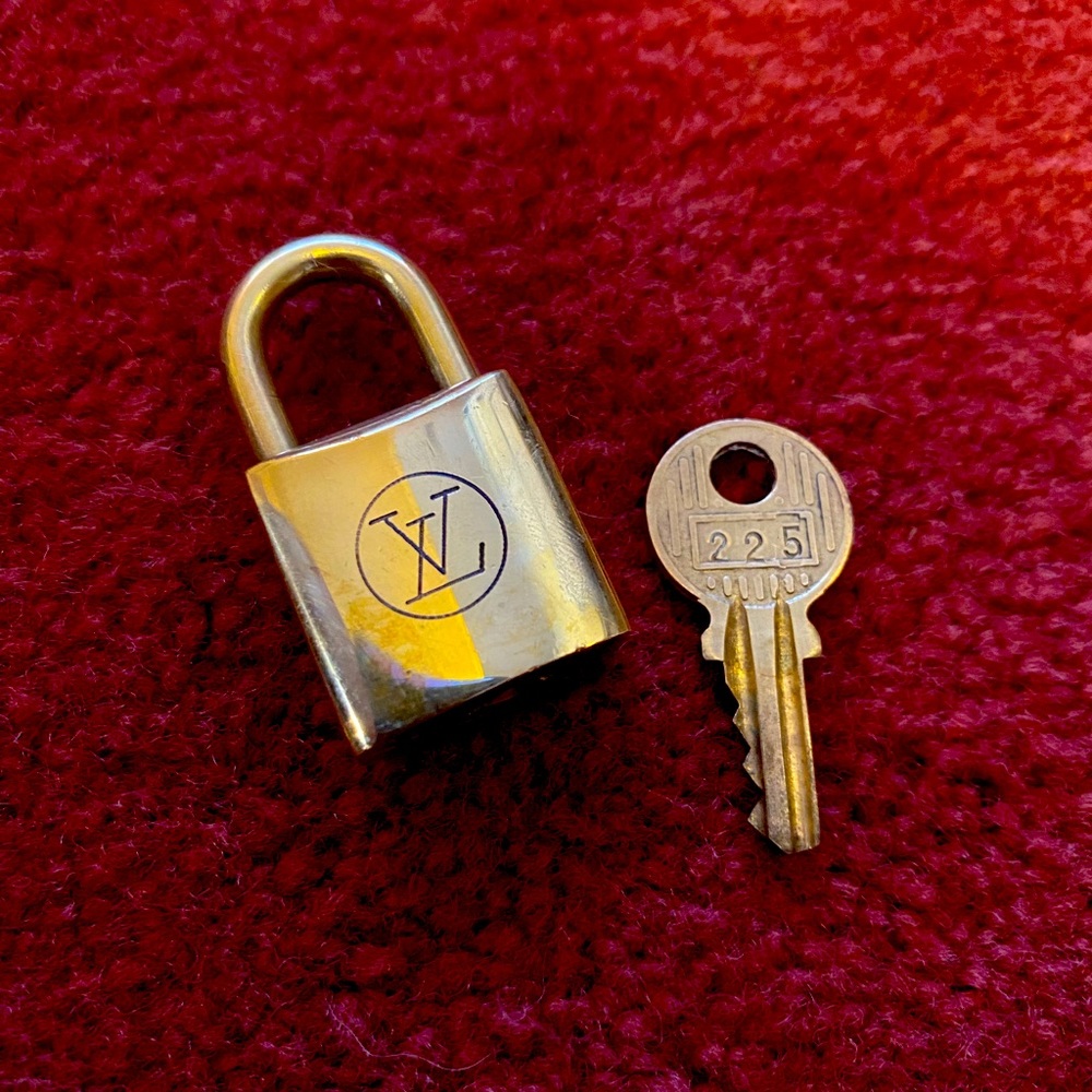 Rare 200-series Authentic Vintage Louis Vuitton Brass Lock & Key #225